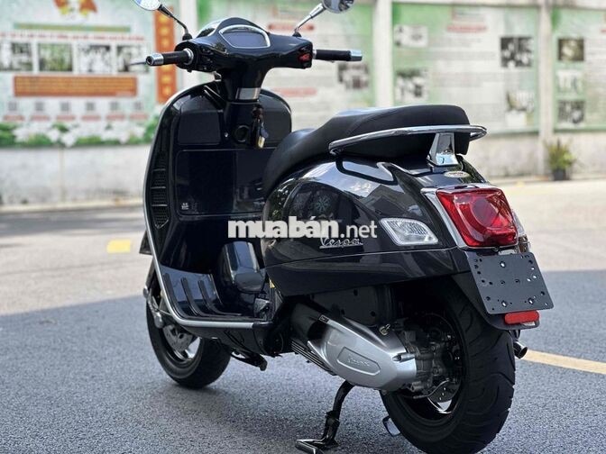 Piaggio Vespa GTS 300 HPE Đen 3.500 km