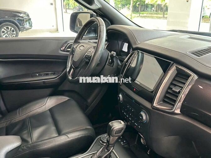 Ford Everest Titanium 2.0 Tubo 4x4 AT 2020 Đen