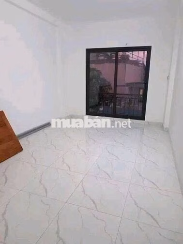 Cho thuê nhà thạch bàn, gần aeon, 3PN, Full đồ ở ngay, ngõ ô tô tránh