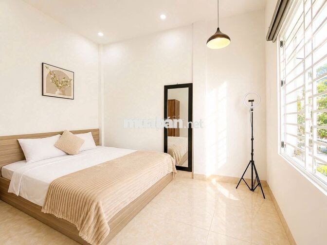 CHO THUÊ NHÀ KHU PHỐ MỸ AN, GẦN BIỂN, BAN CÔNG, SÂN THƯỢNG RỘNG LỚ