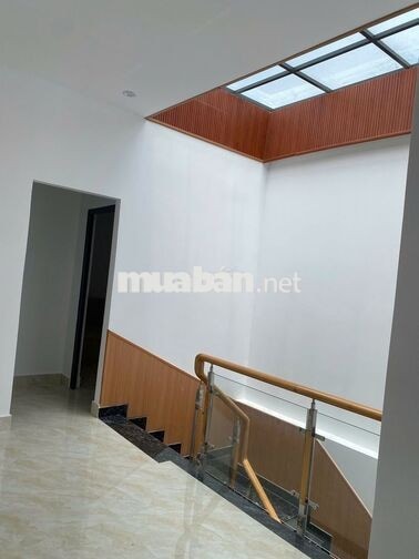 Cần bán nhà 1 trệt 1 lầu ngay chợ Tân Hiệp, Tân Uyên
