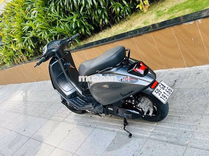 Piaggio Vespa Iget Xám lambo ánh kim