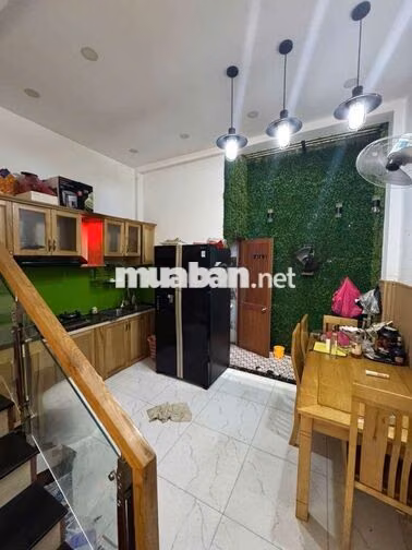 nhà mới sạch sẽ nội thất đầy đủ 