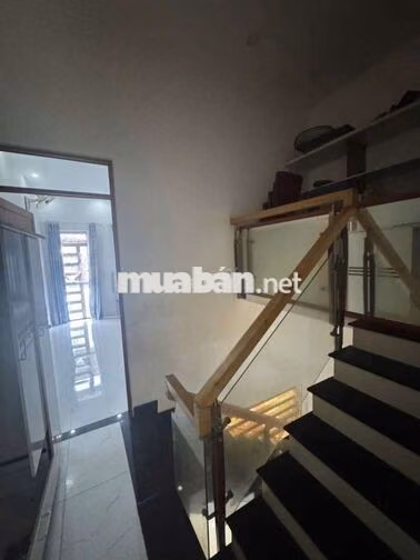 nhà mới sạch sẽ nội thất đầy đủ 