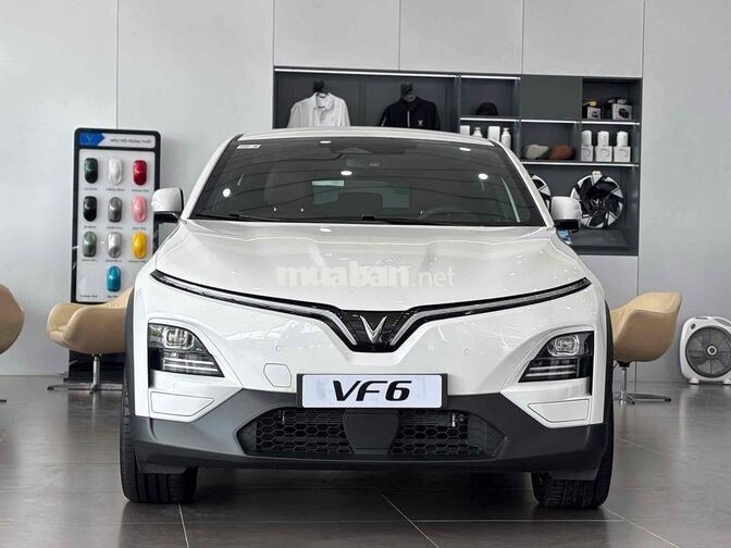 VF6 Trắng mới 100% được tặng