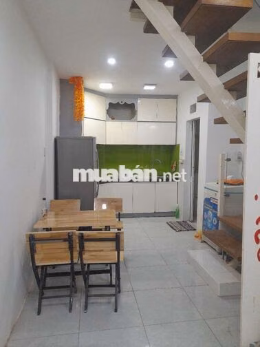 nhà Q1 1 trệt 1 lầu nội thất cb đầy đủ, mới sạch sẽ hẻm nhỏ