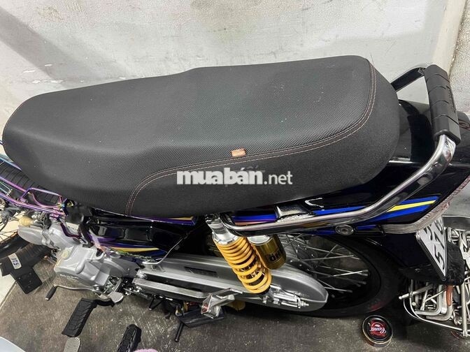 Honda Dream Đen Cả nam và nữ