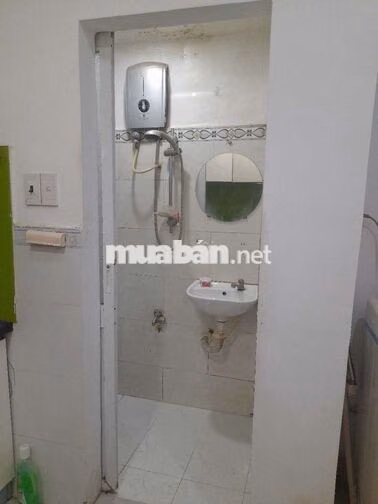 nhà Q1 1 trệt 1 lầu nội thất cb đầy đủ, mới sạch sẽ hẻm nhỏ