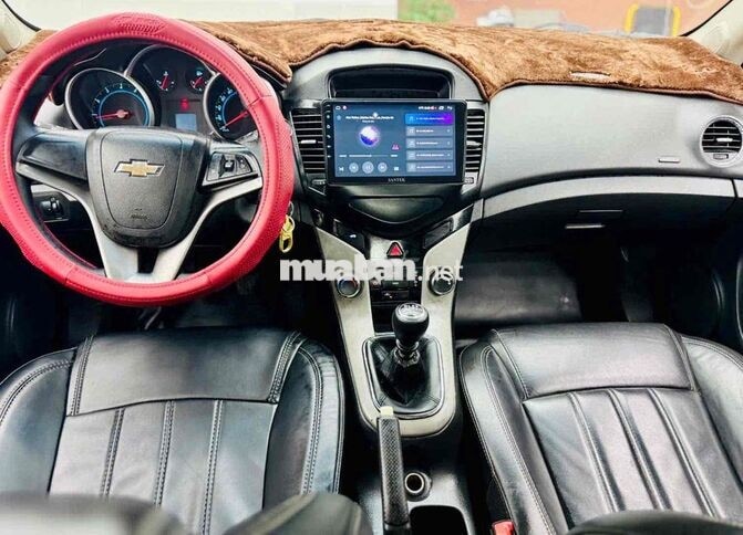 Chevrolet Cruze MT Trắng Số sàn