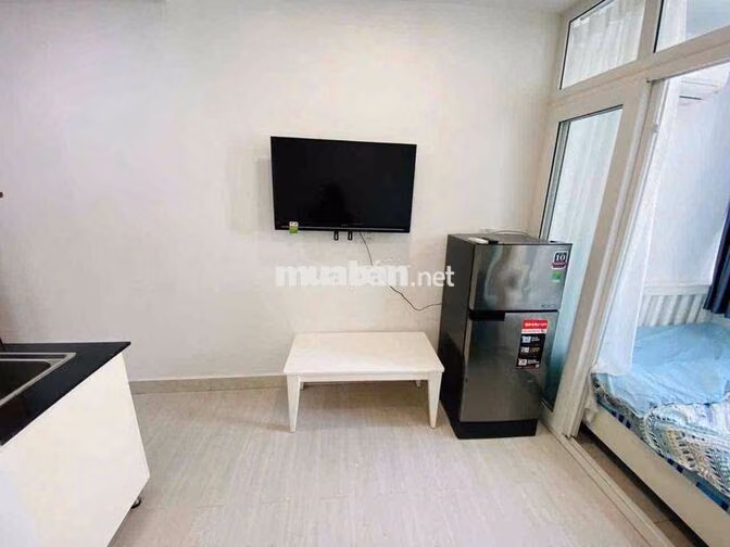 Cho thuê căn 1pn tách bếp cửa sổ thang máy full nt ở Cống Quỳnh quận 1