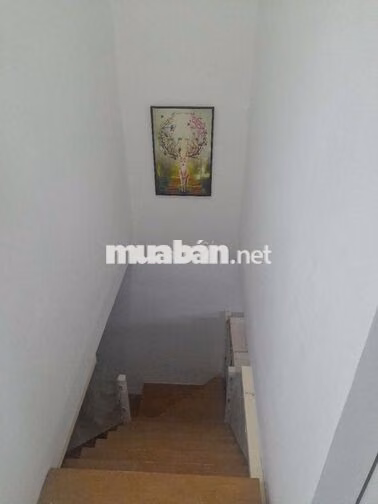 nhà Q1 1 trệt 1 lầu nội thất cb đầy đủ, mới sạch sẽ hẻm nhỏ