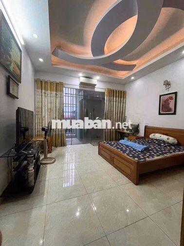 Cho thuê nhà 3 tầng (4,5m x 33m) 5 phòng ngủ hẻm 7m hướng đông