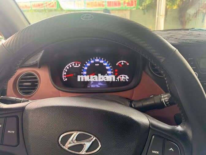 Hyundai Grand i10 2015 tự động