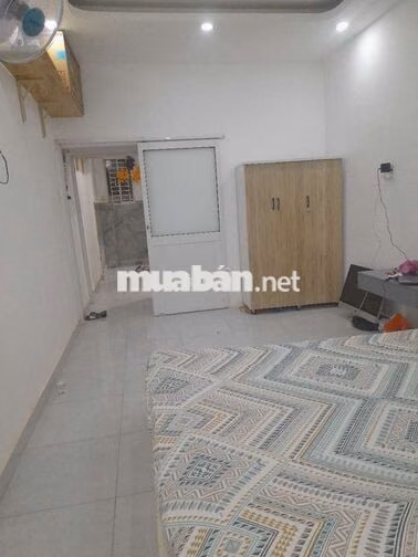 nhà Q1 1 trệt 1 lầu nội thất cb đầy đủ, mới sạch sẽ hẻm nhỏ