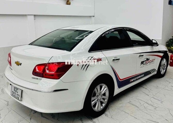 Chevrolet Cruze MT Trắng Số sàn