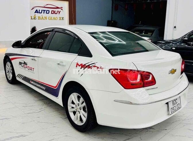 Chevrolet Cruze MT Trắng Số sàn