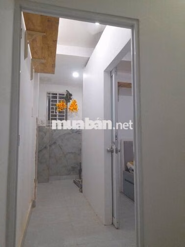 nhà Q1 1 trệt 1 lầu nội thất cb đầy đủ, mới sạch sẽ hẻm nhỏ