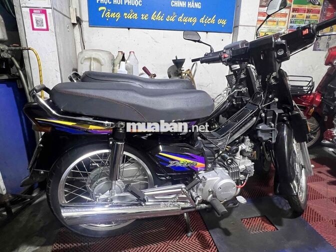 Honda Dream Đen Cổ điển