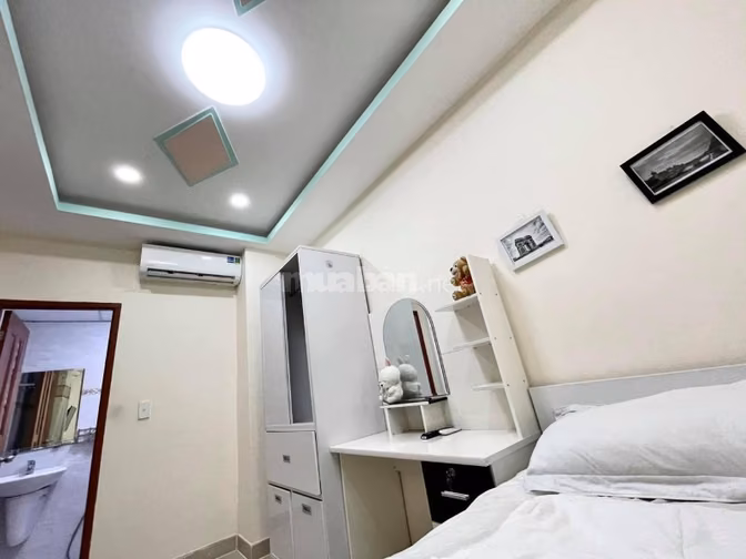 CHDV 14 PHÒNG - P. BẾN THÀNH, QUẬN 1 - DT ĐẤT: 83M2 - 5 TẦNG - 16,X Tỷ