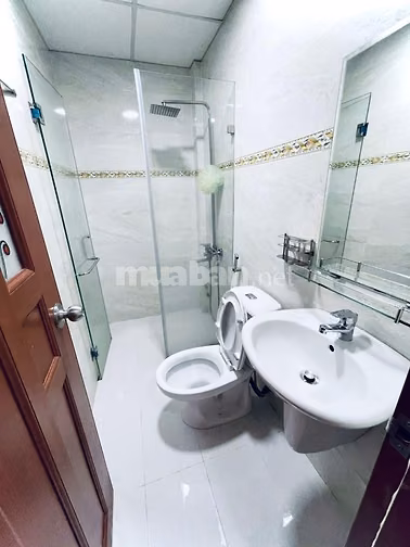 CHDV 14 PHÒNG - P. BẾN THÀNH, QUẬN 1 - DT ĐẤT: 83M2 - 5 TẦNG - 16,X Tỷ