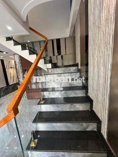 NHÀ MỚI XÂY ĐG Ô TÔ LONG PHƯỚC - DI CHUYỂN TRUNG TÂM GẦN