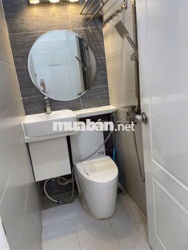 NHÀ MỚI HẺM XE TẢI TRẦN HƯNG ĐẠO QUẬN 1