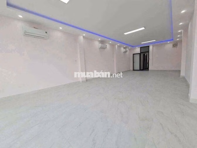 CHO THUÊ NHÀ 5X22(TRỆT+LỬNG+2LẦU+THANG MÁY+ FULL MÁY LẠNH SÀN SUỐT 