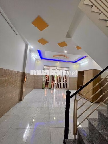 Cho Thuê Nhà Sân Đậu 2 Ôtô DT 5x22m 1Trệt 1Lầu 2Pn 2Wc Vườn Lài Q12