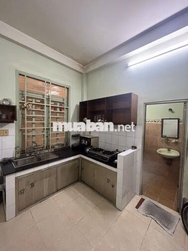 CHO THUÊ NHÀ MẶT TIỀN TRẦN BÌNH TRỌNG QUẬN 5 GẦN CAO ĐẲNG KINH TẾ