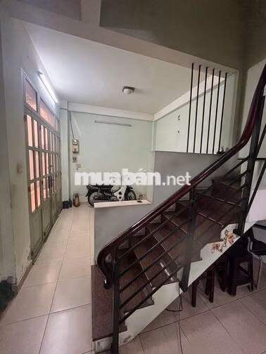 CHO THUÊ NHÀ MẶT TIỀN TRẦN BÌNH TRỌNG QUẬN 5 GẦN CAO ĐẲNG KINH TẾ