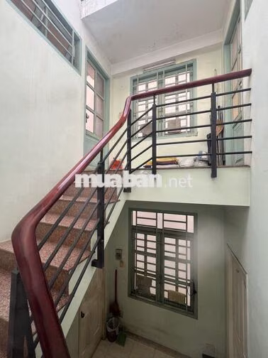 CHO THUÊ NHÀ MẶT TIỀN TRẦN BÌNH TRỌNG QUẬN 5 GẦN CAO ĐẲNG KINH TẾ