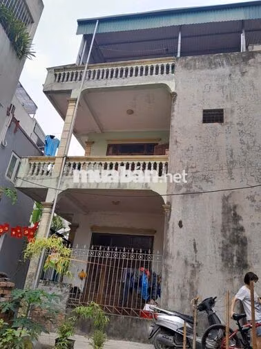 Cho thuê nhà nguyên căn 2,5 tầng gần trường, chợ, khu vực an ninh tốt
