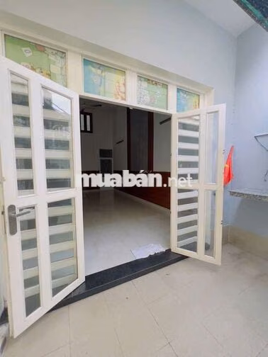 cho thuê nhà 4.5x18m đúc lửng hẻm 107 ng văn khối GV 2pn2wc giá 10tr