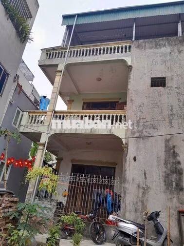 Cho thuê nhà nguyên căn 2,5 tầng gần trường, chợ, khu vực an ninh tốt