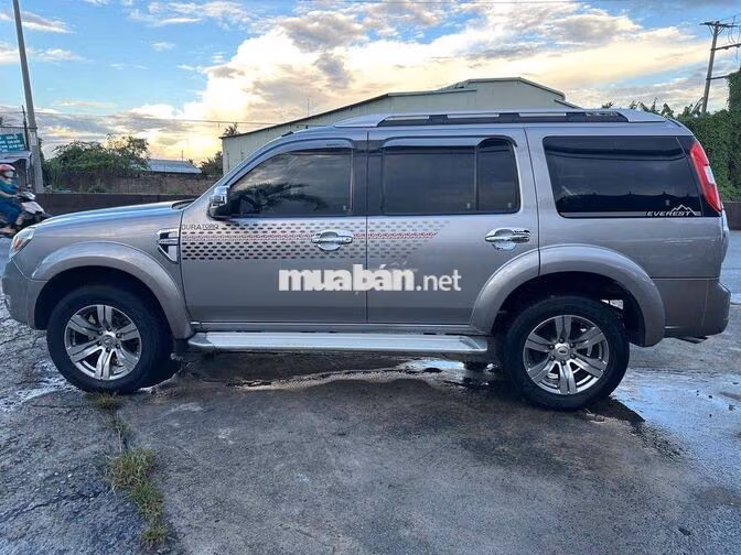 Ford Everest 2.5 AT Limited 2012 Tự động