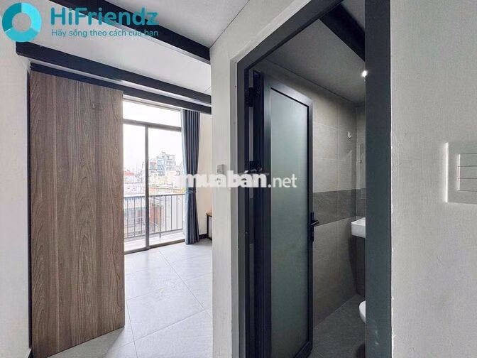 Phòng Ban Công_Thang Máy_Metro Bason_Công Trường Mê Linh_Lê Duẩn_Q1