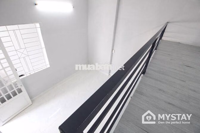 Phòng có gác cao 1m8 cửa sổ thoáng đường Thiên Hộ Dương, Phạm Văn Đồng