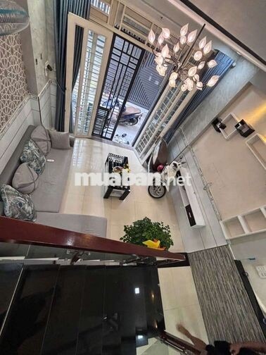 nhà mới sạch sẽ nội thất đầy đủ 