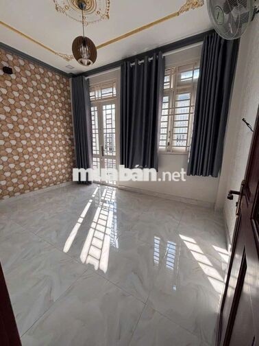 nhà mới sạch sẽ nội thất đầy đủ 
