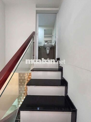 nhà mới sạch sẽ nội thất đầy đủ 