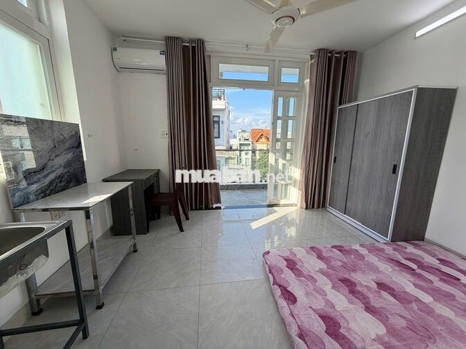Phòng Lê Quang Định khúc gần Phạm Văn Đồng, có BAN CÔNG, full nội thất