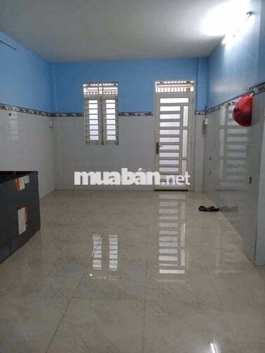 N/C DT: 4 x 8 TRỆT,1  LẨU,.2 WC. MỚI SẠCH SẼ .ĐNC, CÓ SÂN CHỈ ,6TR./Th