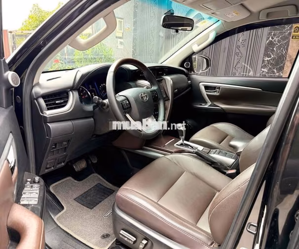 Toyota Fortuner 2.7 AT 2019 Tự động Đen