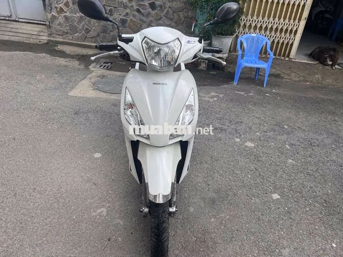 Honda Vision Trắng Xe tay ga bs65 ngây chủ