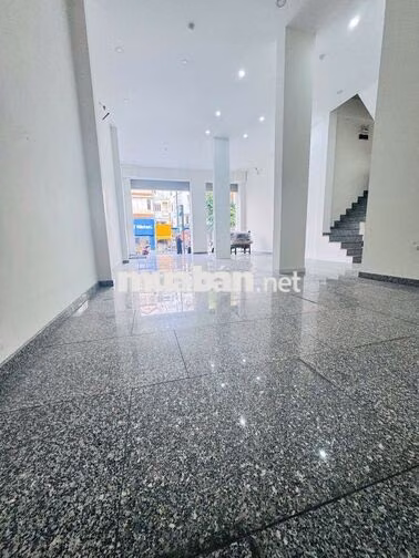 TÒA NHÀ MT LÊ VĂN DUYỆT Q. BÌNH THẠNH , DTSD : 700M2 NGANG 8M , 100TR