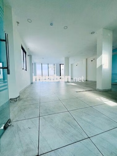 TÒA NHÀ MT LÊ VĂN DUYỆT Q. BÌNH THẠNH , DTSD : 700M2 NGANG 8M , 100TR