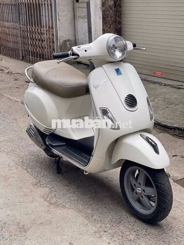 Piaggio Vespa LX 125 Trắng tiết kiệm xăng