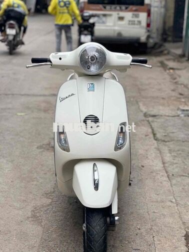 Piaggio Vespa LX 125 Trắng tiết kiệm xăng