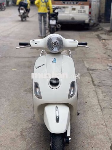 Piaggio Vespa LX 125 Trắng tiết kiệm xăng
