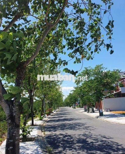 TÔI CHÍNH CHỦ BÁN ĐẤT VIEW KÊNH - ĐỐI DIỆN KHU VĂN PHÒNG CĐT FPT